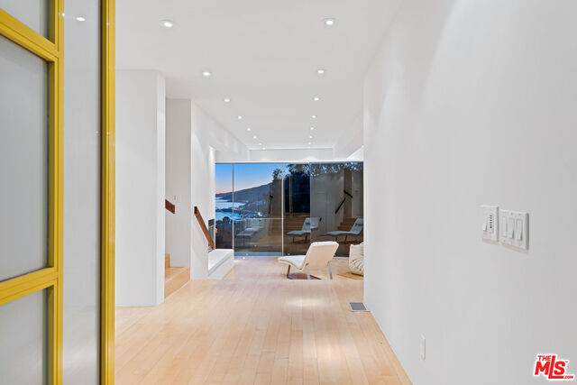 Building Photo - 437 Mount Holyoke Ave