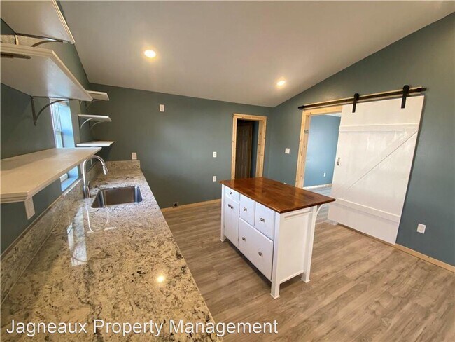 Building Photo - 2 br, 1.5 bath House - 908 18th St
