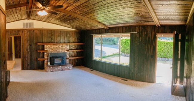 Building Photo - 2134