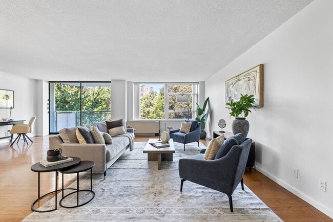 Building Photo - 80 Park St