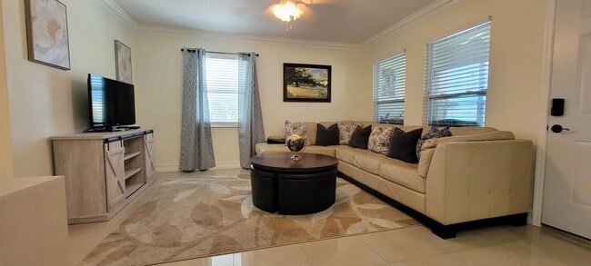 Building Photo - 600 Snug Harbor Dr