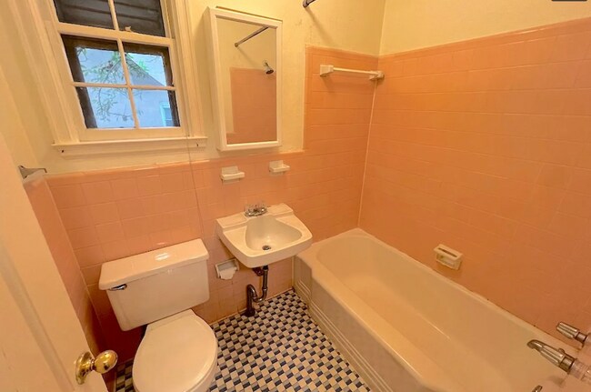 Foto del edificio - 1126 E 53rd St