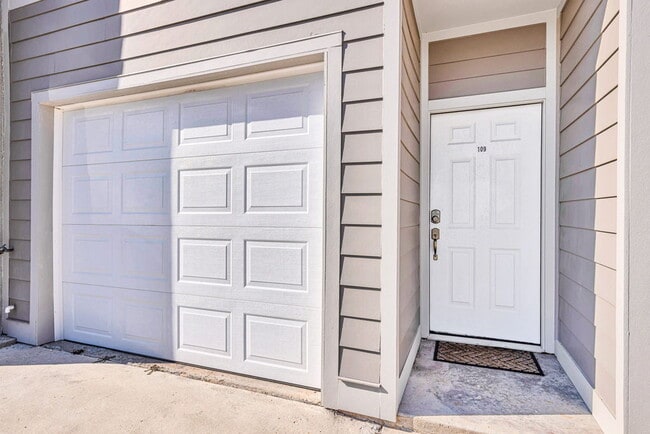 Photo - TDY, Cruisers Welcome! Apartment