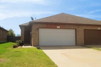 Building Photo - 1208 Redman Ave