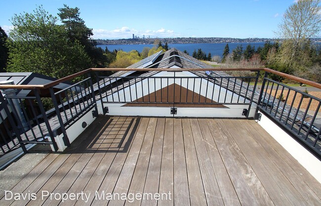 Foto del edificio - 5 br, 3.5 bath House - 2203 70th AVE SE