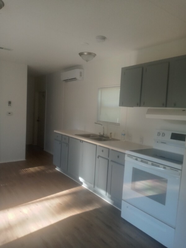 Foto del edificio - 611 Maxanna Ave