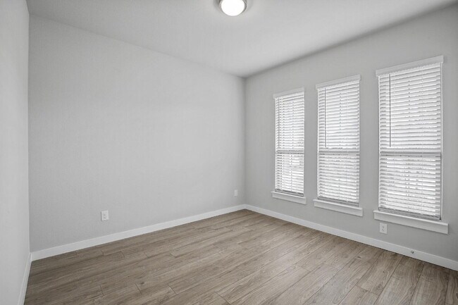 Building Photo - 1111 Birchwood Ln