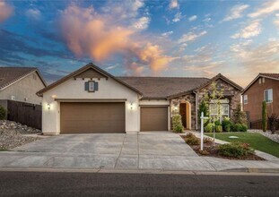 Building Photo - 21250 Lago Bello