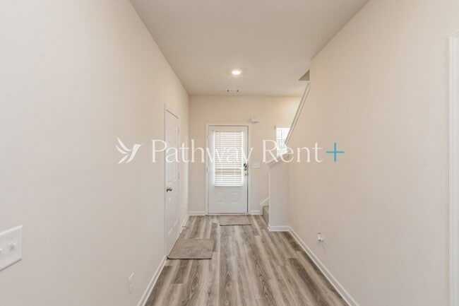 Building Photo - 607 Mackenzie Cv
