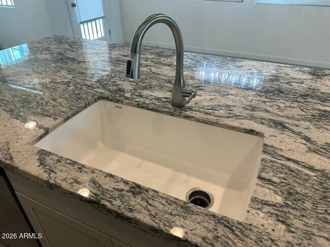 Foto del edificio - 1739 E Dogwood Ln