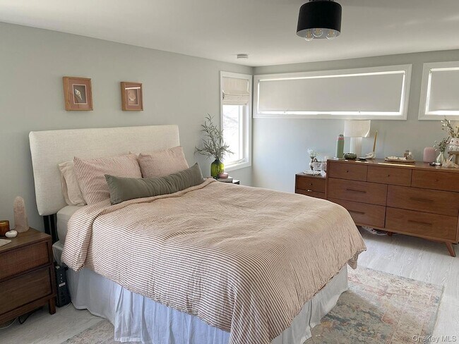 Foto del edificio - 128 Roosevelt Blvd