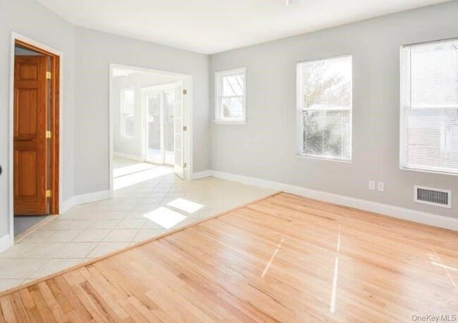 Building Photo - 326 6th St