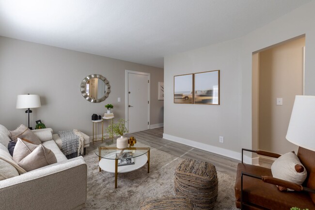 Building Photo - The Jefferson | Renovated 2-Bedroom