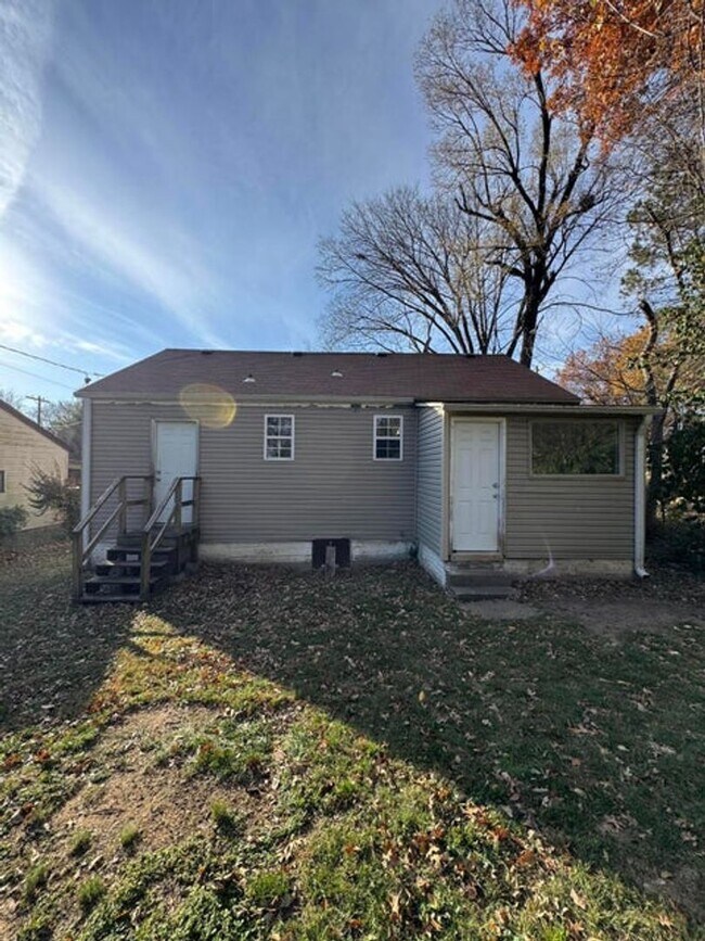 Foto del edificio - Great 1 bed 1 bath duplex in North Springfield. Remodeled