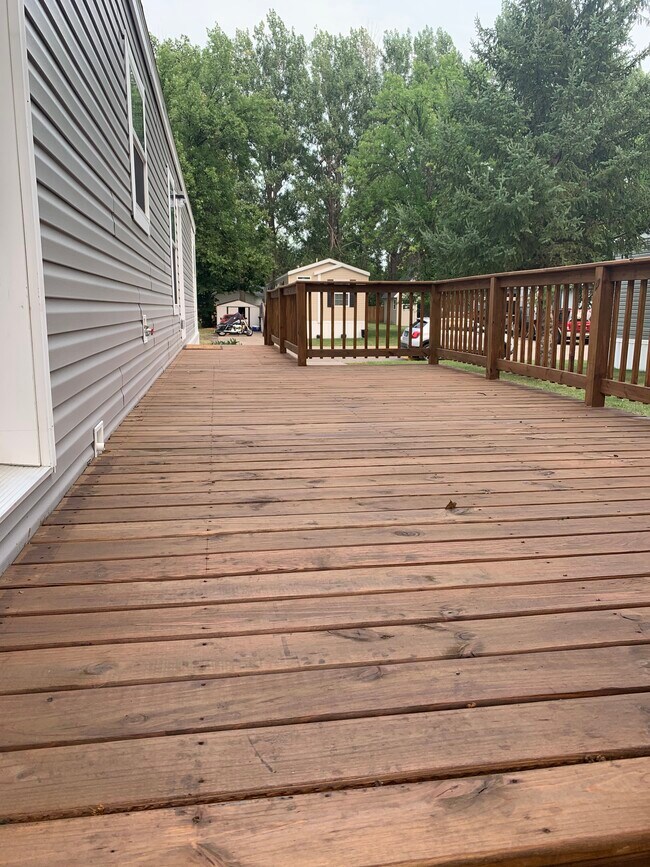 Building Photo - 2423 Estabrook Dr