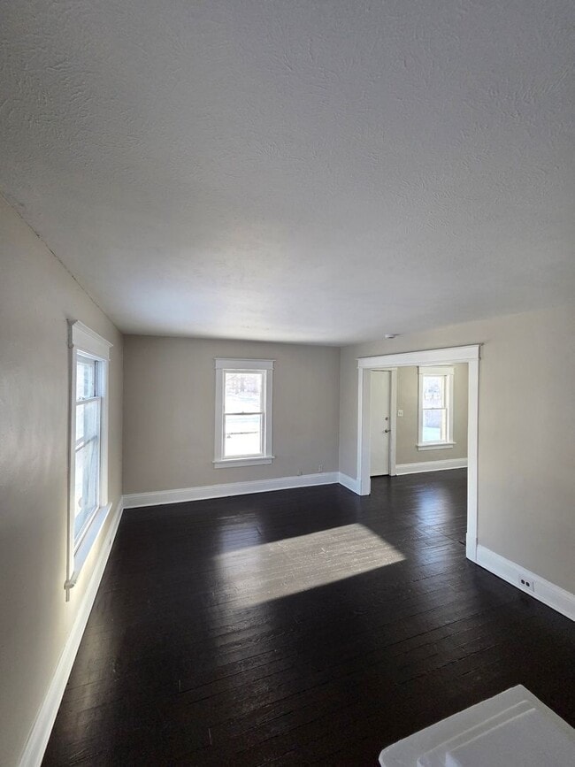 Building Photo - 2 bedroom, 1 bath house