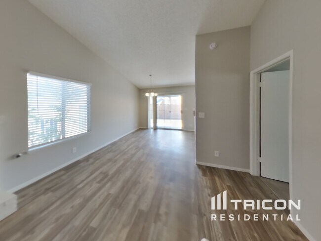 Building Photo - 1833 Ridgefield Dr
