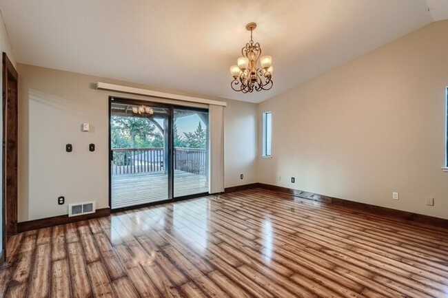 Foto del edificio - 6105 4th Street Court Northeast, Tacoma, W...