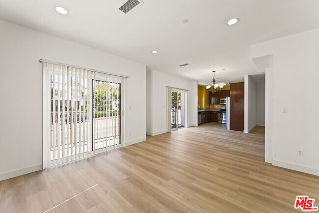 Foto del edificio - 12375 Osborne Pl