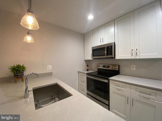 Foto del edificio - 8613 Beekman Pl