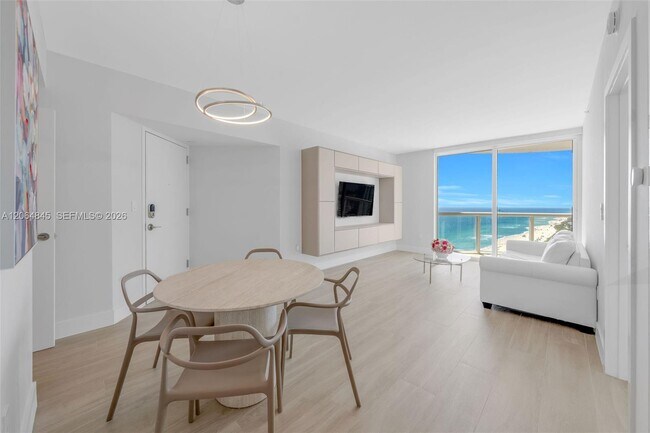 Foto del edificio - 6365 Collins Ave