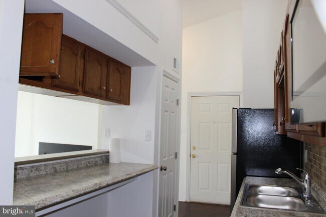 Building Photo - 905 Swallow Crest Ct