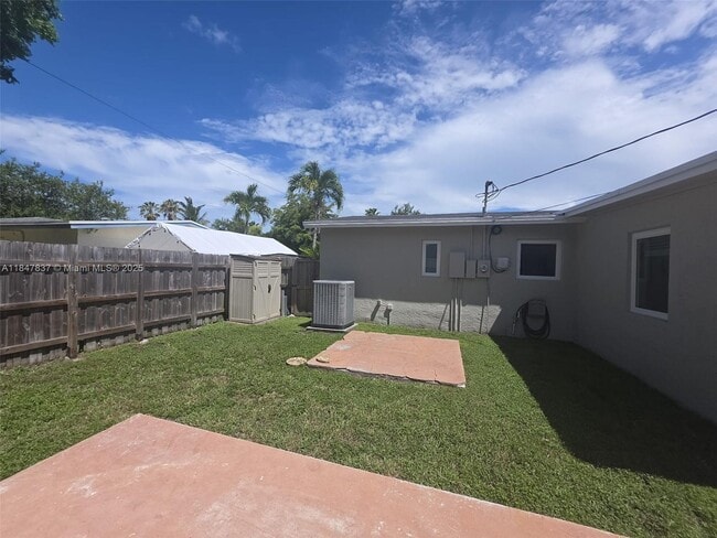 Building Photo - 9971 Dominican Dr