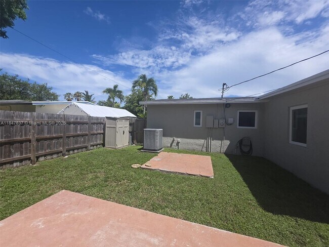 Foto del edificio - 9971 Dominican Dr