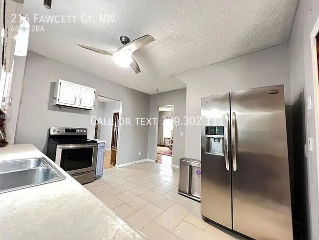 Foto del edificio - 216 Fawcett Ct NW