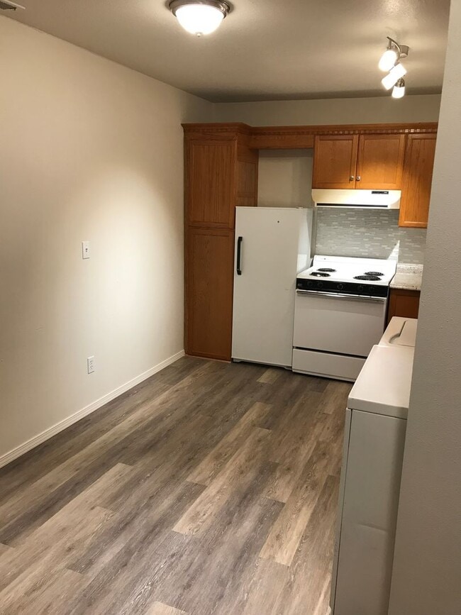 Building Photo - Corvallis triplex