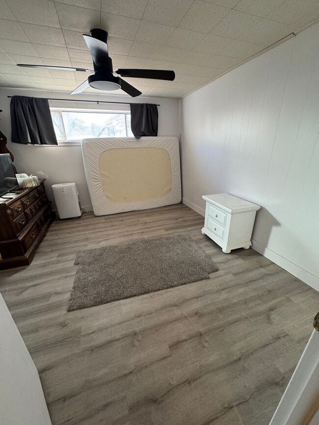 Building Photo - Student Housing: Private Bedroom