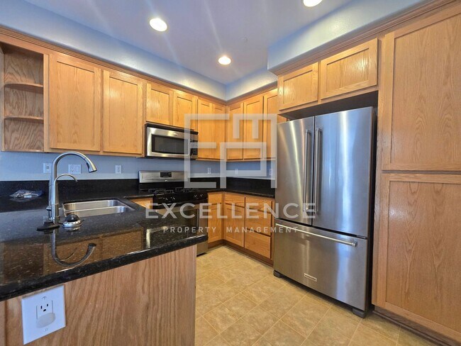 Foto del edificio - Beautiful  2/2.5 Townhouse - 2 Car Garage,...