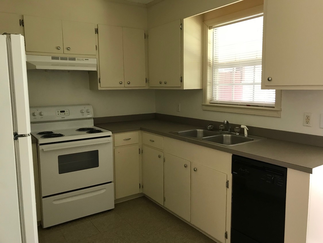 Kitchen - 6460 Confederate Dr