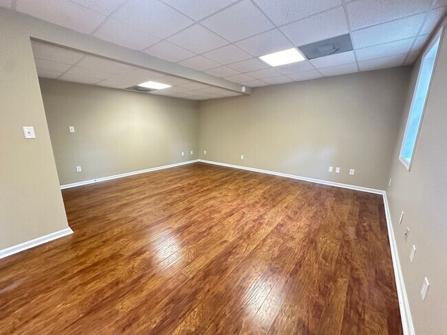 Building Photo - 110  Clay Drive
