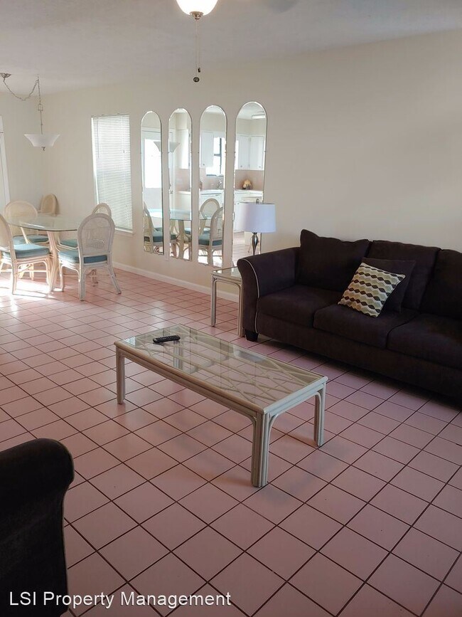 Foto del edificio - 17214 Front Beach Rd