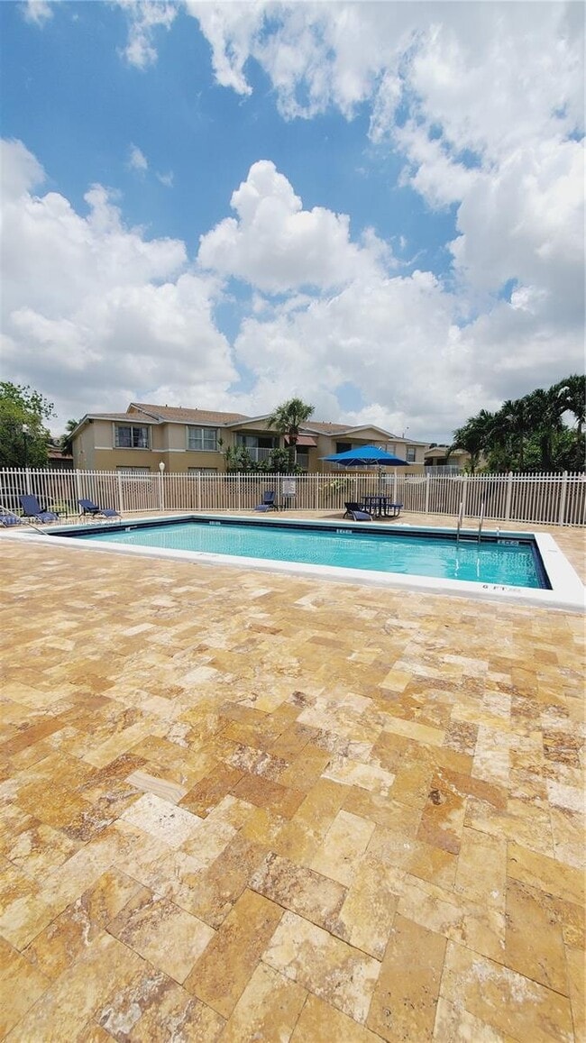 Foto del edificio - 4570 NW 79th Ave