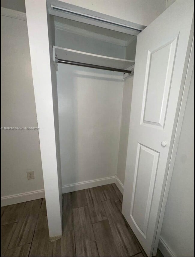Foto del edificio - 5203 SW 102nd Ct