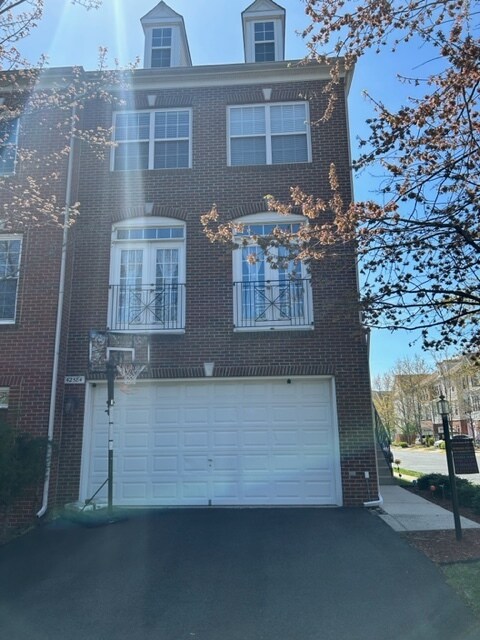 Primary Photo - 42584 Magellan Sq