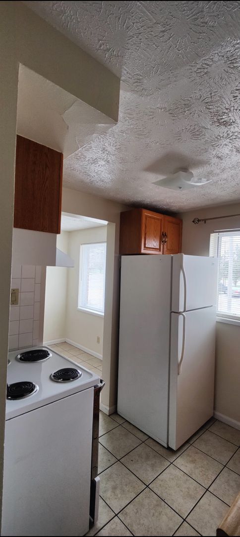 Foto del edificio - Cozy 2 bed 1 bath  townhouse with attached...