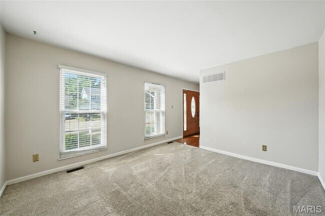 Building Photo - 1043 Oakwood Farms Ln