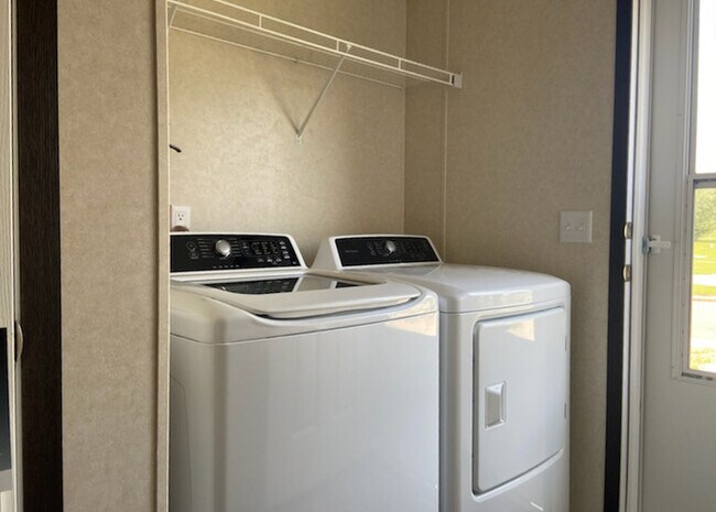 Foto del edificio - 169 Birch