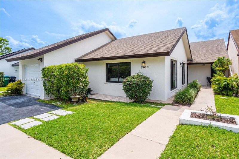 Primary Photo - 7106 SW 103rd Pl