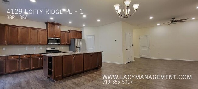 Foto del edificio - 4129 Lofty Ridge Pl