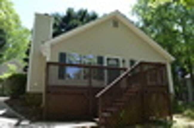 Building Photo - Cute 1 Bedroom 1 Bath with Bonus Room!