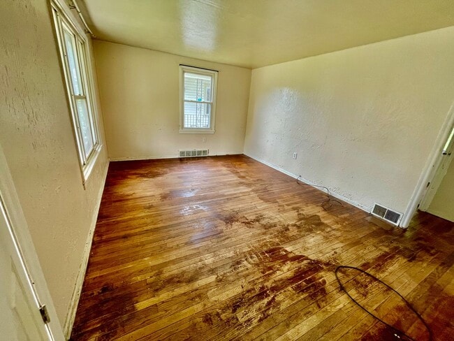 Building Photo - 2 bed 1 Bath- Aliquippa PA