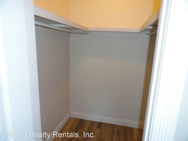 Building Photo - 605 Colonial Dr