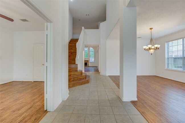 Building Photo - 16464 Beewood Glen Dr