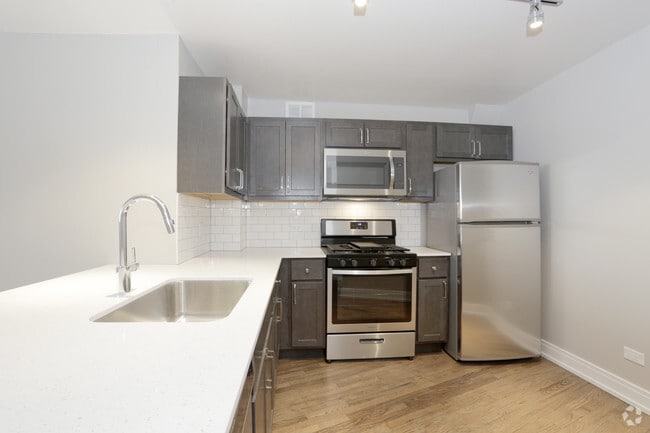 1 Bedroom Renovated - Kitchen - Sheridan Lake - 6401 N Sheridan Rd