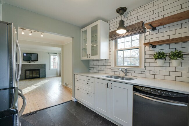 Foto del edificio - 3748 Perry Ave N