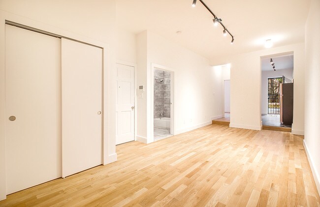 Foto del edificio - 322 E 151st St